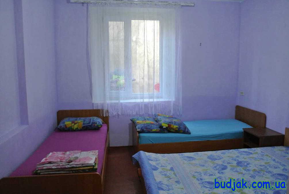 3-х, 4-х местные номера эконом в гостевом доме отдыха «У друзей» на курорте Рассейка . 2019 год. Фото № 9799